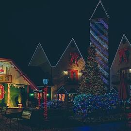 The Incredible Christmas Place - Pigeon Forge, Tennessee by Mountain Dreams