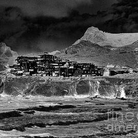 Town on the rocks, Naxos, grayscale inverted by Paul Boizot