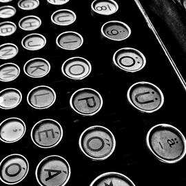 Unsaid Words - El nem mondott szavak - Black and White by Marianna Mills