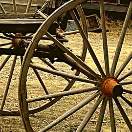 Wagon Wheel by Lee Darnell