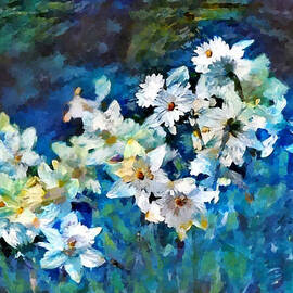 White Daffodils And Daisies by Sandi OReilly