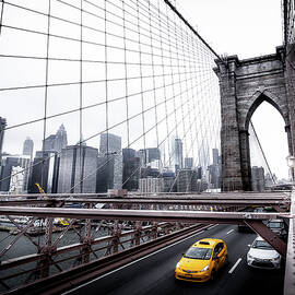 Yellow Taxi over Brooklyn Bridge by Nicklas Gustafsson