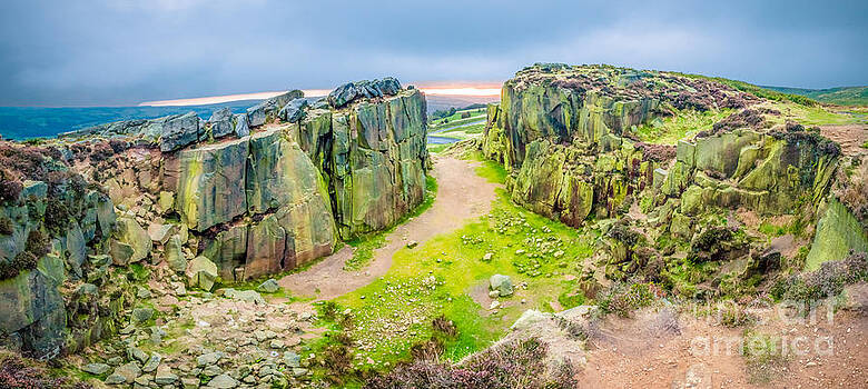 Mariusz Talarek - Cow and Calf Rocks Mariusz Talarek - Cow and Calf Rocks
