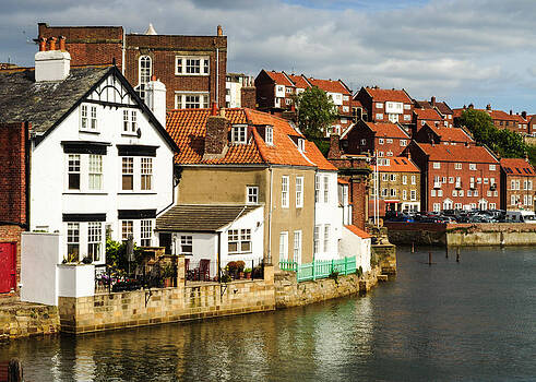 Eliza Donovan - A Sunny Day in Whitby Eliza Donovan - A Sunny Day in Whitby