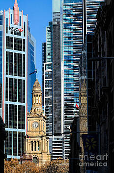 David Hill - Contrasting architectures - old and modern David Hill - Contrasting architectures - old and modern