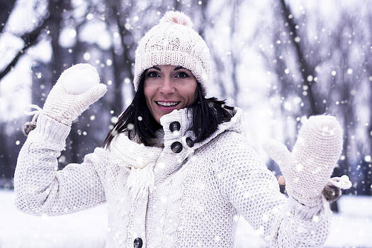 Newnow Photography By Vera Cepic - Pretty woman with snowball Newnow Photography By Vera Cepic - Pretty woman with snowball