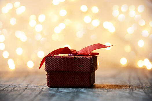 Newnow Photography By Vera Cepic - Red gift box with bokeh background Newnow Photography By Vera Cepic - Red gift box with bokeh background