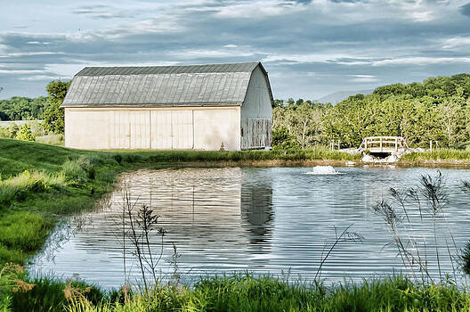 Lara Ellis - Shenandoah Barn Reflection Lara Ellis - Shenandoah Barn Reflection