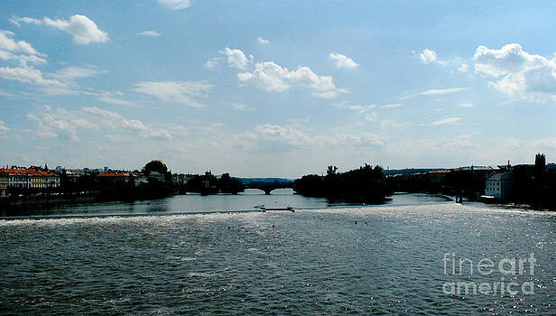Pravine Chester - Charles Bridge over River Vltava Pravine Chester - Charles Bridge over River Vltava