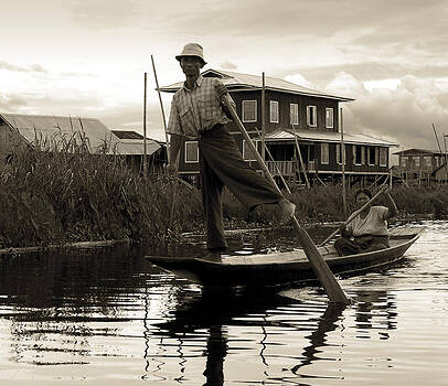 RicardMN Photography - Leg rowing on Inle Lake RicardMN Photography - Leg rowing on Inle Lake