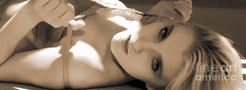 Clayton Bruster - Seductive Eyes Clayton Bruster - Seductive Eyes