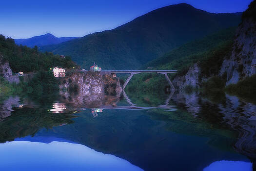 Enrico Pelos - Triora The bridge at sunset - Il ponte sul calar della sera Enrico Pelos - Triora The bridge at sunset - Il ponte sul calar della sera