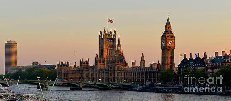 Pravine Chester - Westminster Palace at Dusk Pravine Chester - Westminster Palace at Dusk