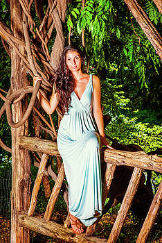 Alexander Image - Young American Woman traveling, relaxing at Central Park, New Yo Alexander Image - Young American Woman traveling, relaxing at Central Park, New Yo
