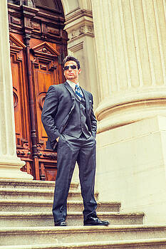 Alexander Image - Middle Age American Businessman wearing sunglasses, traveling, w Alexander Image - Middle Age American Businessman wearing sunglasses, traveling, w