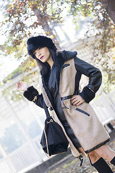 Newnow Photography By Vera Cepic - Woman in black posing in park Newnow Photography By Vera Cepic - Woman in black posing in park