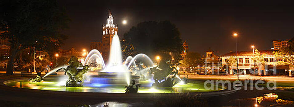 Tim Mulina - Plaza 4 Horse Fountain and Moon Tim Mulina - Plaza 4 Horse Fountain and Moon