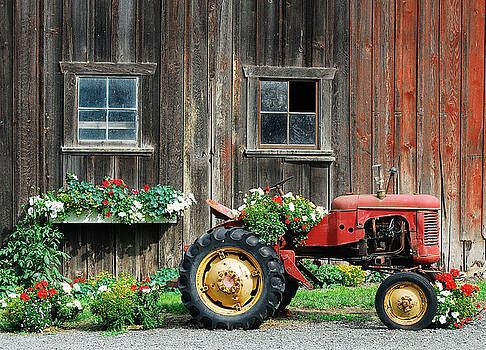 Paul W Sharpe Aka Wizard of Wonders - The Barn and Tractor Paul W Sharpe Aka Wizard of Wonders - The Barn and Tractor