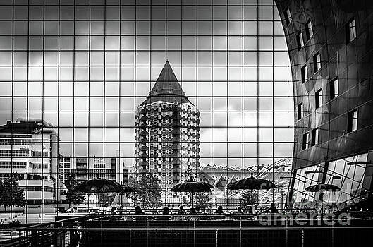 RicardMN Photography - The glass windows of The Market Hall in Rotterdam RicardMN Photography - The glass windows of The Market Hall in Rotterdam