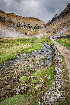 Mariusz Talarek - Walking to the Gordale Scar Mariusz Talarek - Walking to the Gordale Scar