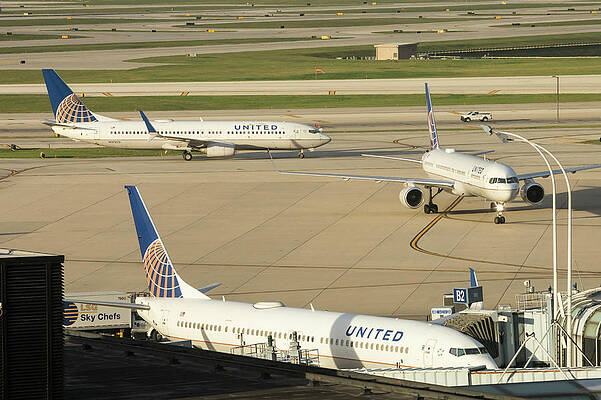 Wall Art - Photograph - Chicago O'hare Airport #1 by Science Photo Library