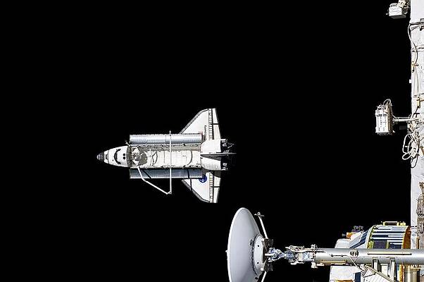 Wall Art - Photograph - Discovery Departing The Iss #1 by Science Photo Library