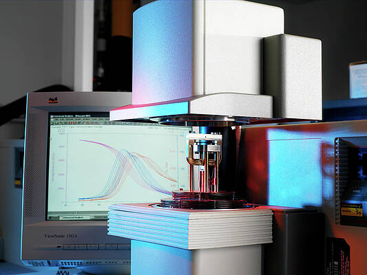 Wall Art - Photograph - Dynamic Mechanical Analyser #1 by Science Photo Library