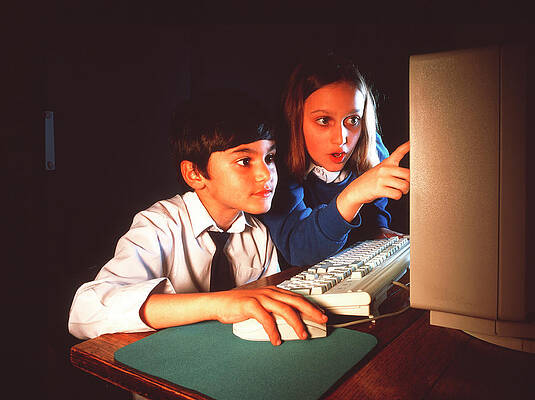 Wall Art - Photograph - Home Computing #1 by Science Photo Library