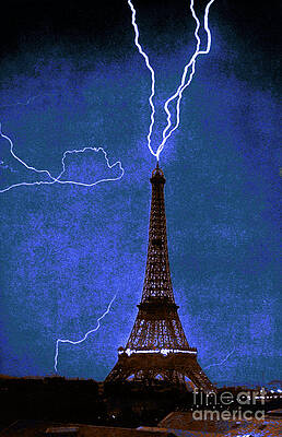 Wall Art - Photograph - Lightning Strikes Eiffel Tower-1902 #2 by Science Source