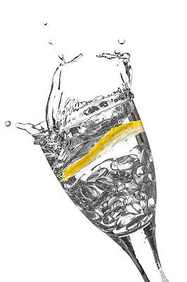 Wall Art - Photograph - Slice of lemon in Glass #17 by Peter Lakomy