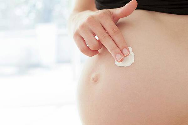Wall Art - Photograph - Pregnant Woman's Abdomen #2 by Science Photo Library