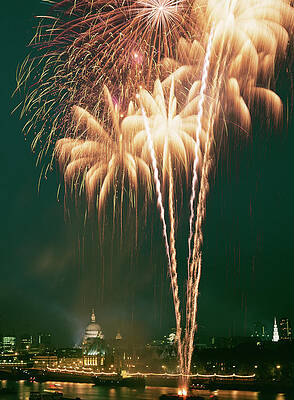 Wall Art - Photograph - Fireworks Over The Thames #4 by Science Photo Library