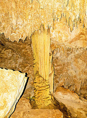Wall Art - Photograph - Column Formation In Carlsbad Caverns #7 by Millard H. Sharp