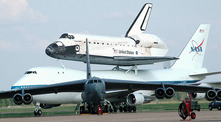 Wall Art - Photograph - 747 Transporting Discovery Space Shuttle by Science Source