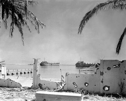 Wall Art - Photograph - Allied Ships In Bizerte Harbor by Everett