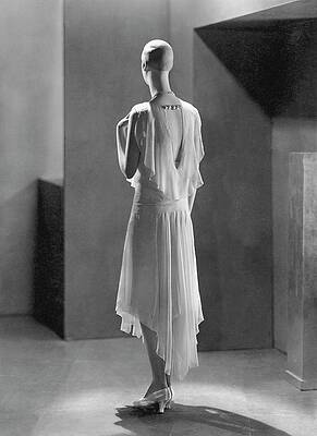 Wall Art - Photograph - Back View Of A Mannequin Designed By Siegel by George Hoyningen-Huene