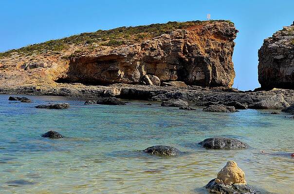 Blue Lagoon cliffs by David Felipe Pulido