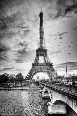 Wall Art - Photograph - Bridge to the Eiffel Tower by John Wadleigh