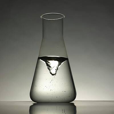 Wall Art - Photograph - Briggs-rauscher Oscillating Reaction by Science Photo Library