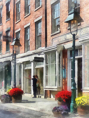 Wall Art - Photograph - Manhattan - Giving Directions South Street Seaport by Susan Savad