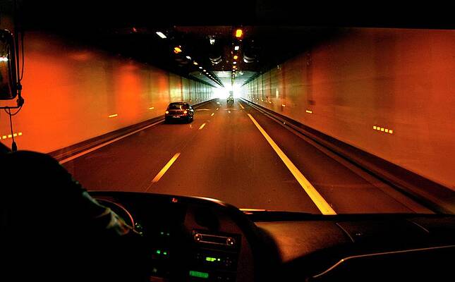 Wall Art - Photograph - Coach In A Tunnel by Science Photo Library