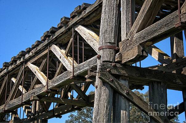 Compression and eritage Rail Bridge by Peter Kneen Compression and eritage Rail Bridge by Peter Kneen