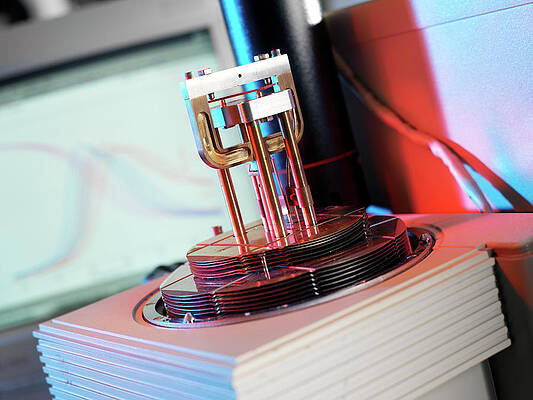 Wall Art - Photograph - Dynamic Mechanical Analyser by Science Photo Library
