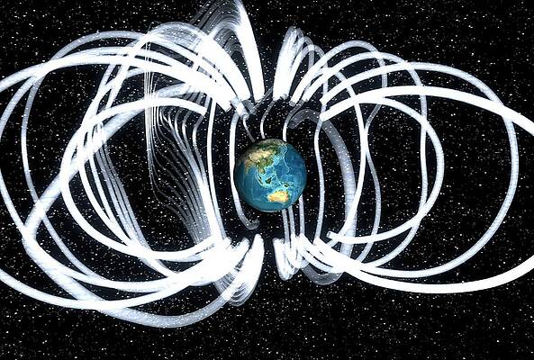 Wall Art - Photograph - Earth's Magnetic Field by Science Photo Library
