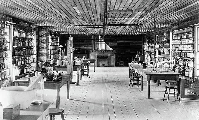 Wall Art - Photograph - Edison Laboratory by Granger