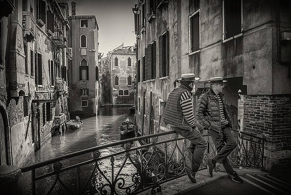 Wall Art - Photograph - Gondolieri by Vito Guarino