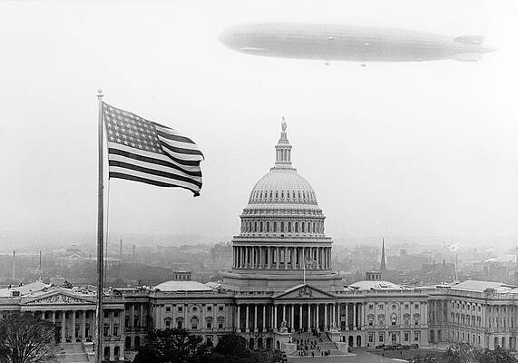 Wall Art - Photograph - Graf Zeppelin Over Washington Dc by Science Photo Library