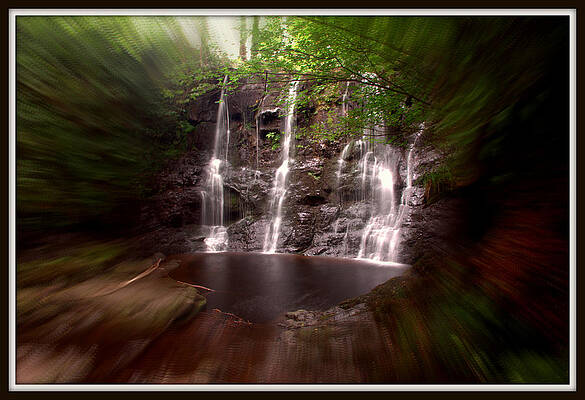  Photograph - Horseshoe waterfall by John Hurley