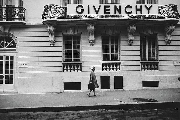 Wall Art - Photograph - Isabel O'Donnell In Front Of Givenchy by Knight Russell