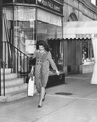 Wall Art - Photograph - Jacqueline Kennedy In Leopard Print by Retro Images Archive